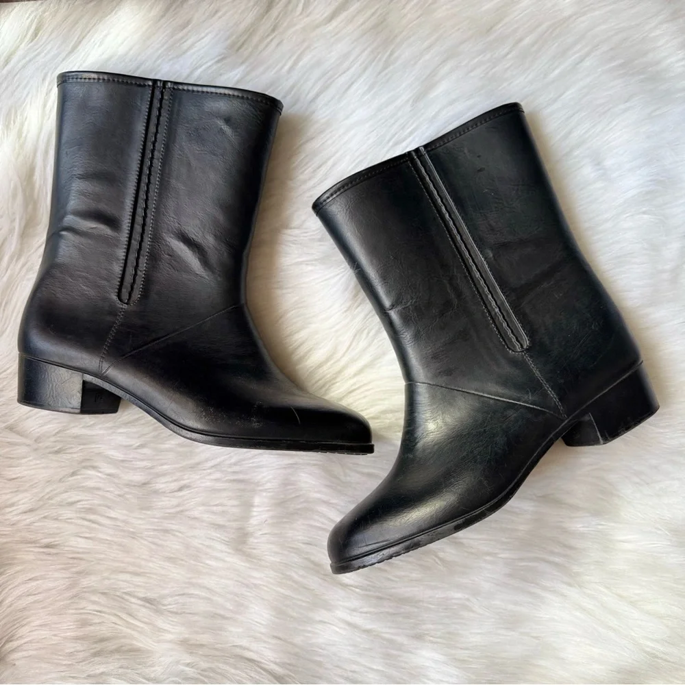 Woodbridge black outdoor